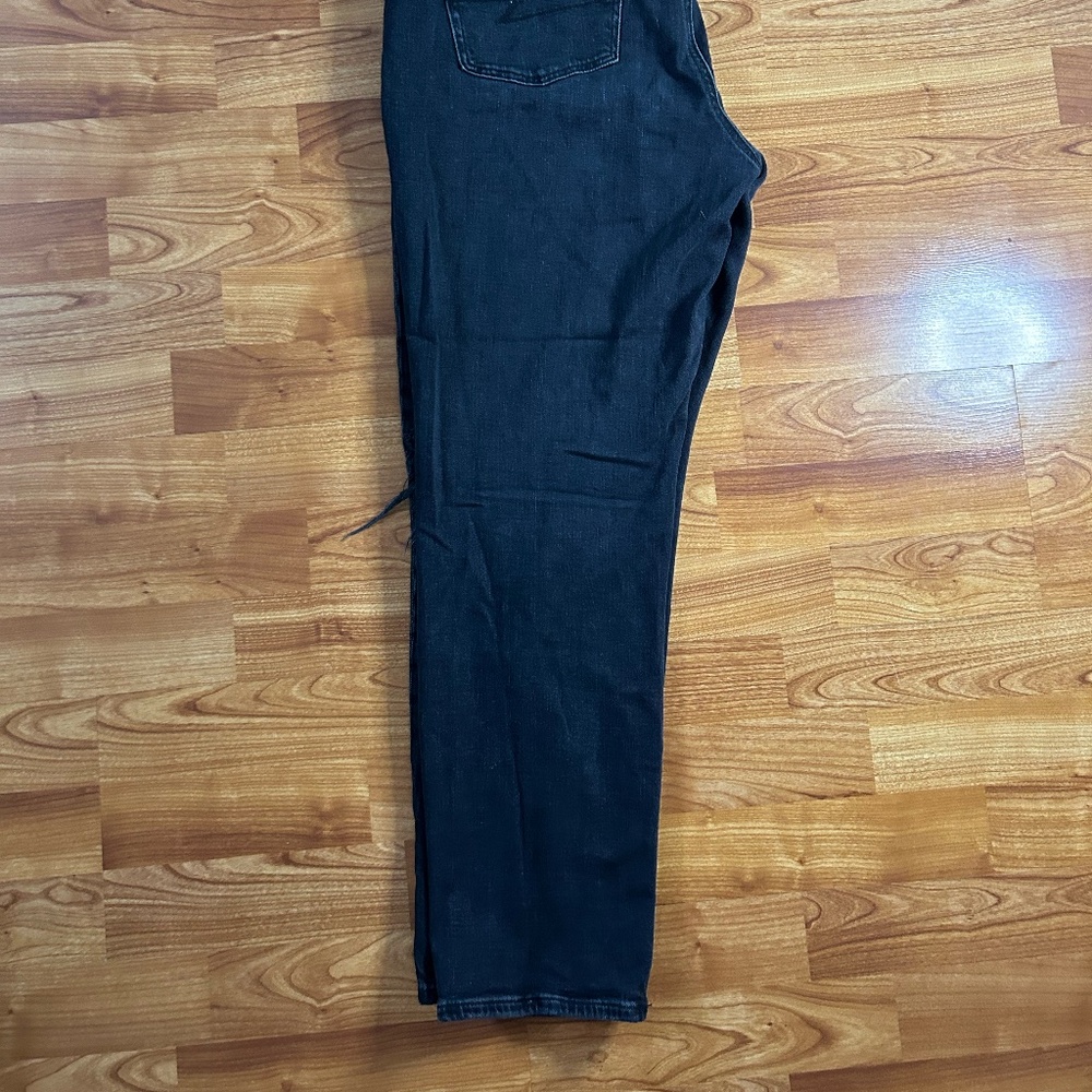 AE  distressed Mom Jeans - Picture 2 of 4